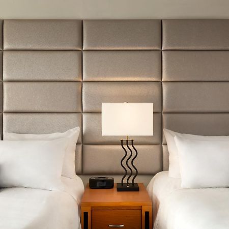 Poco Inn And Suites Hotel And Conference Center Port Coquitlam Buitenkant foto