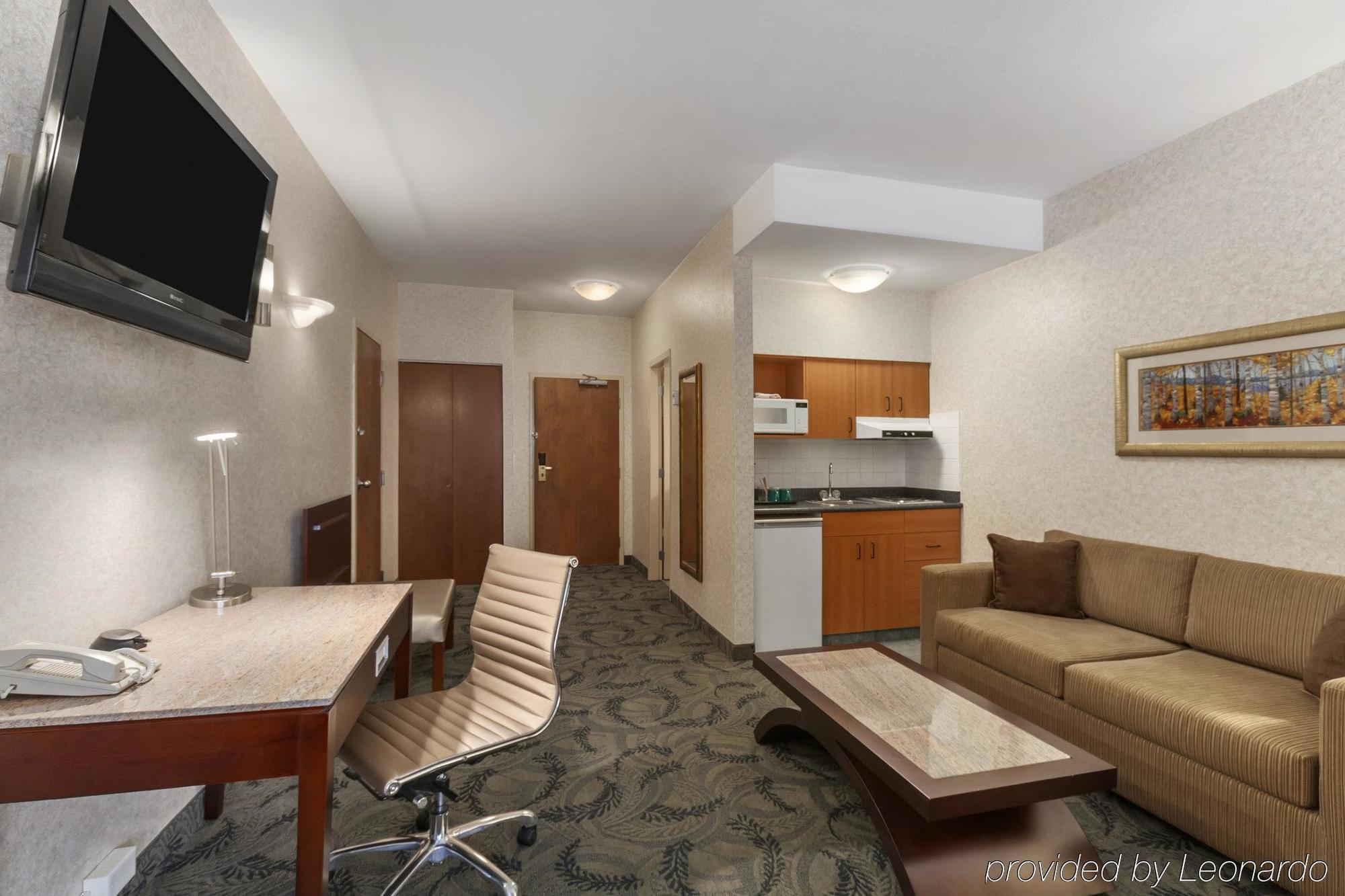Poco Inn And Suites Hotel And Conference Center Port Coquitlam Buitenkant foto