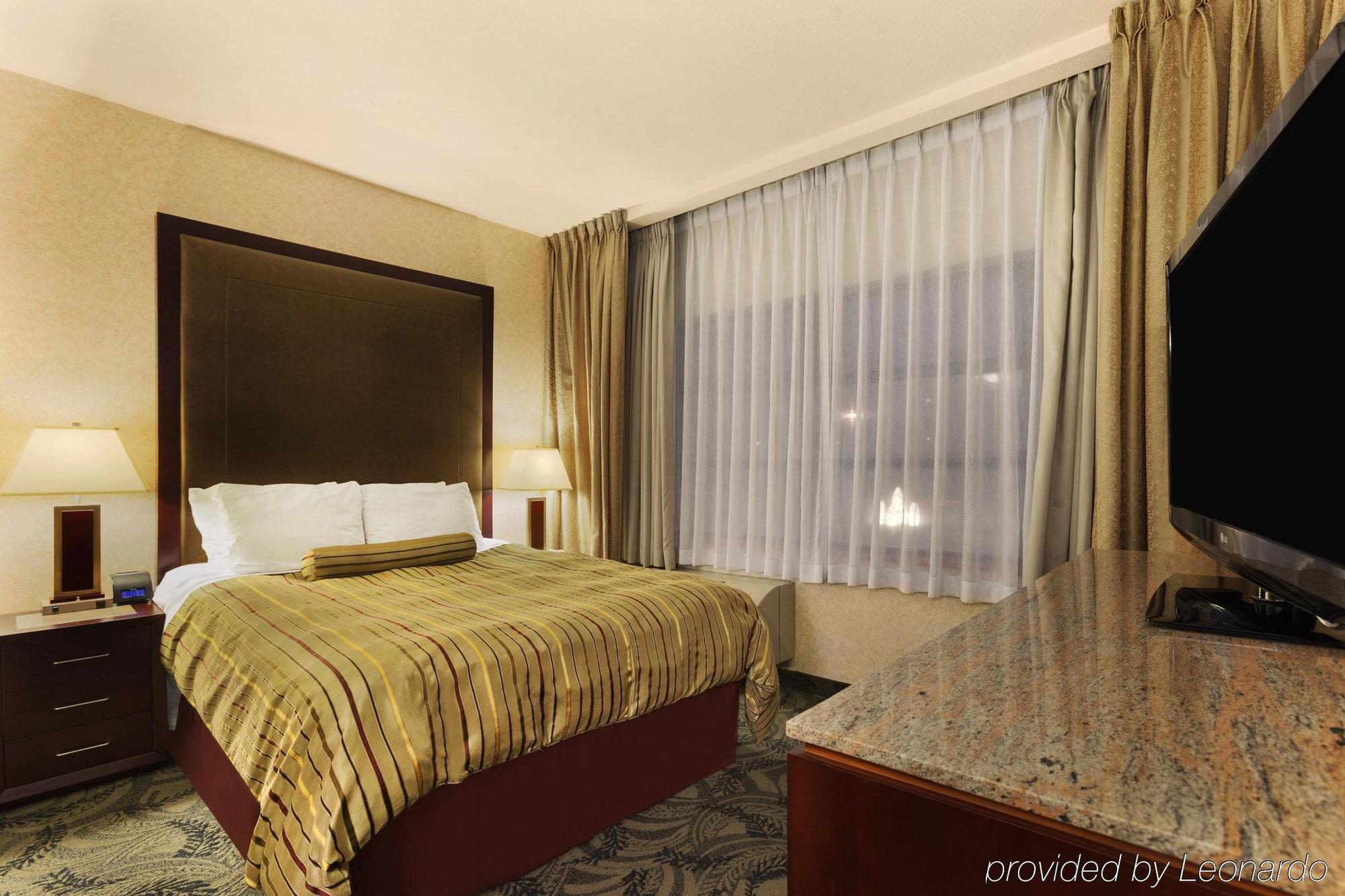 Poco Inn And Suites Hotel And Conference Center Port Coquitlam Buitenkant foto