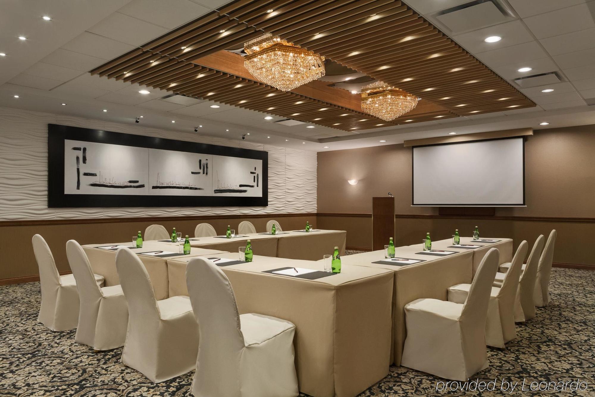 Poco Inn And Suites Hotel And Conference Center Port Coquitlam Buitenkant foto