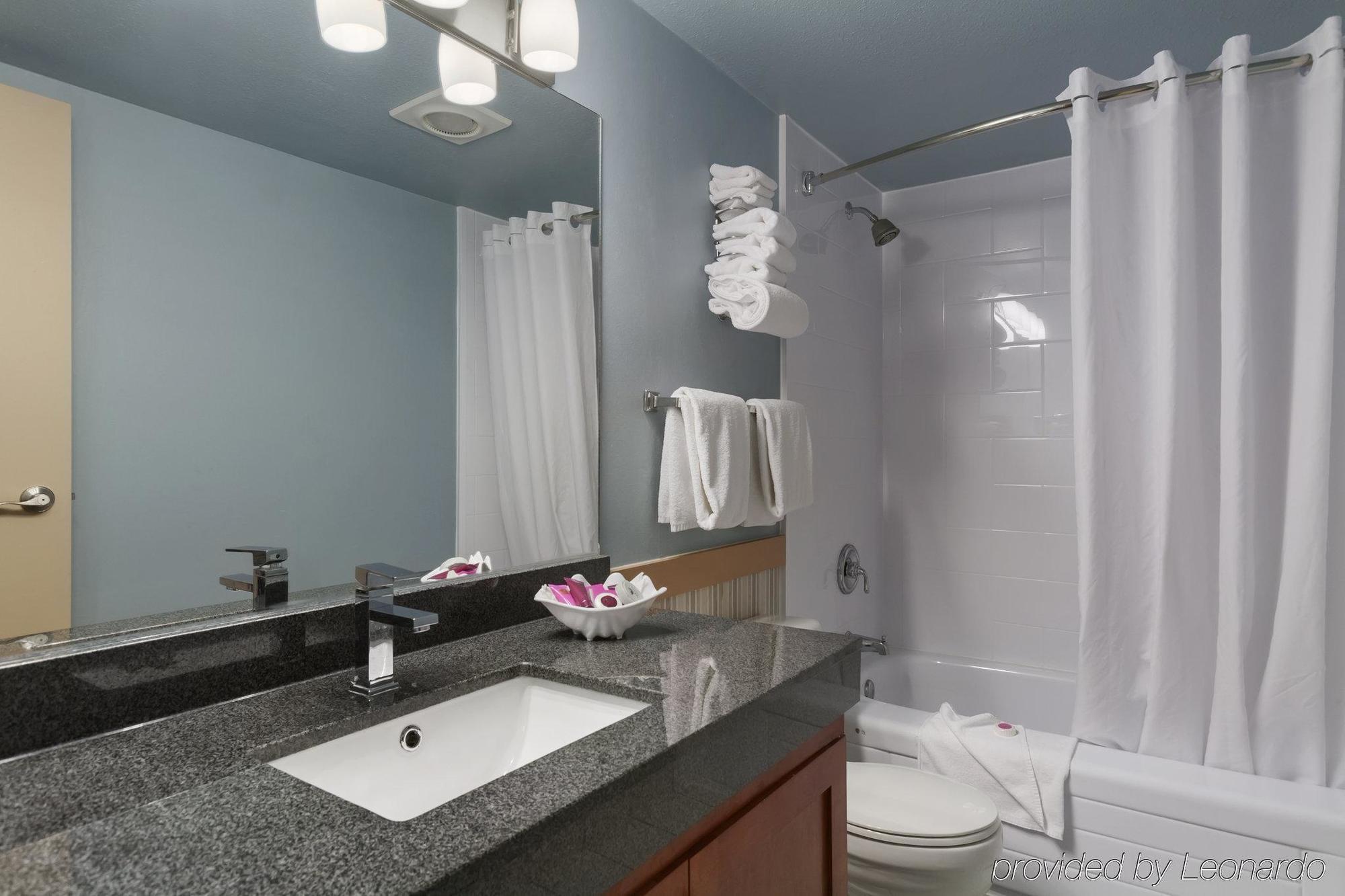 Poco Inn And Suites Hotel And Conference Center Port Coquitlam Buitenkant foto