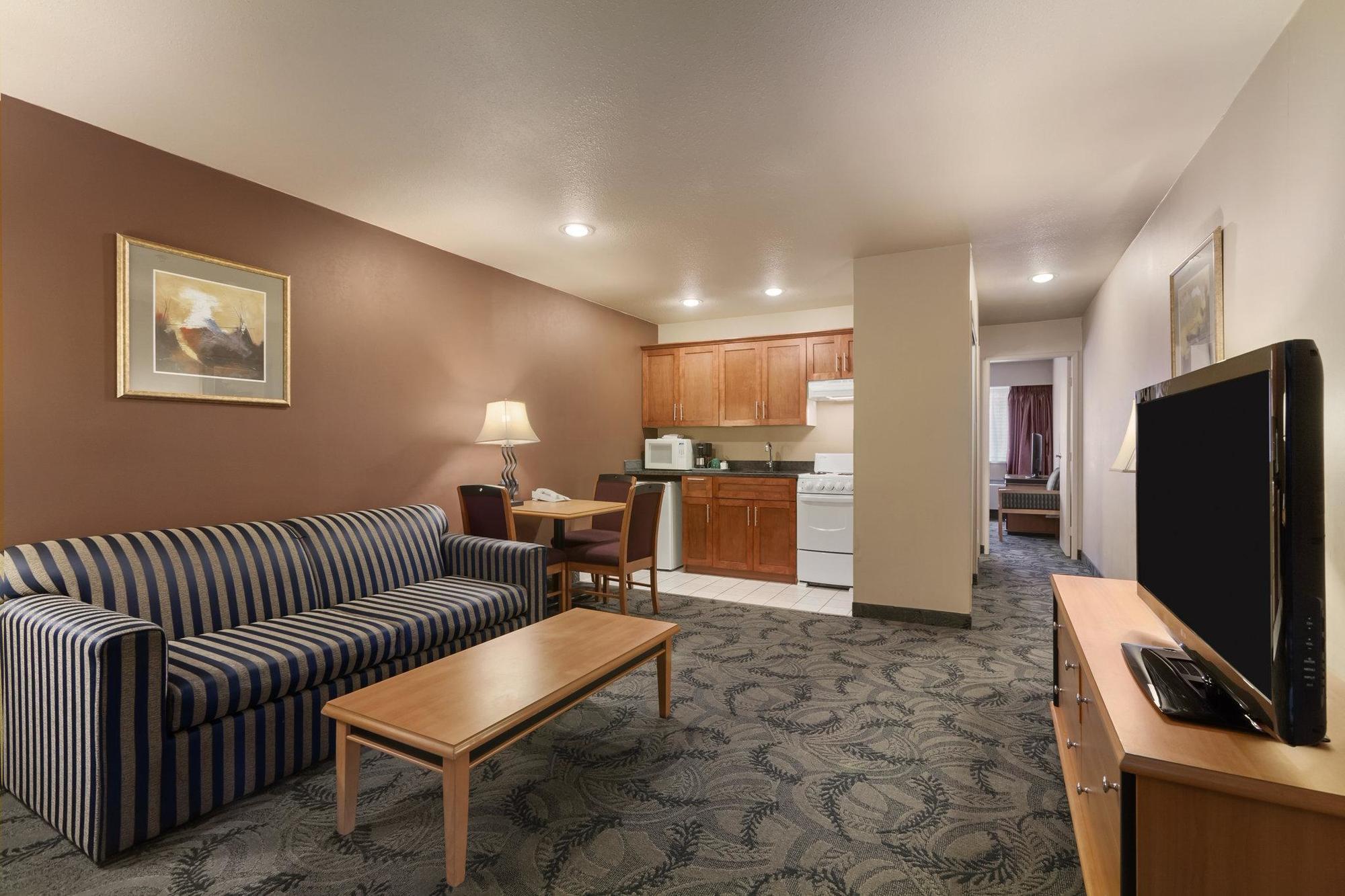 Poco Inn And Suites Hotel And Conference Center Port Coquitlam Buitenkant foto