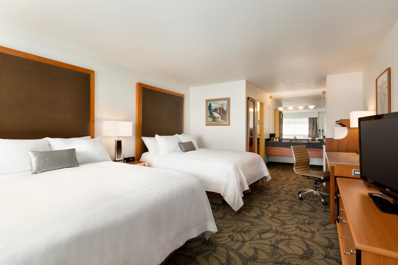 Poco Inn And Suites Hotel And Conference Center Port Coquitlam Buitenkant foto