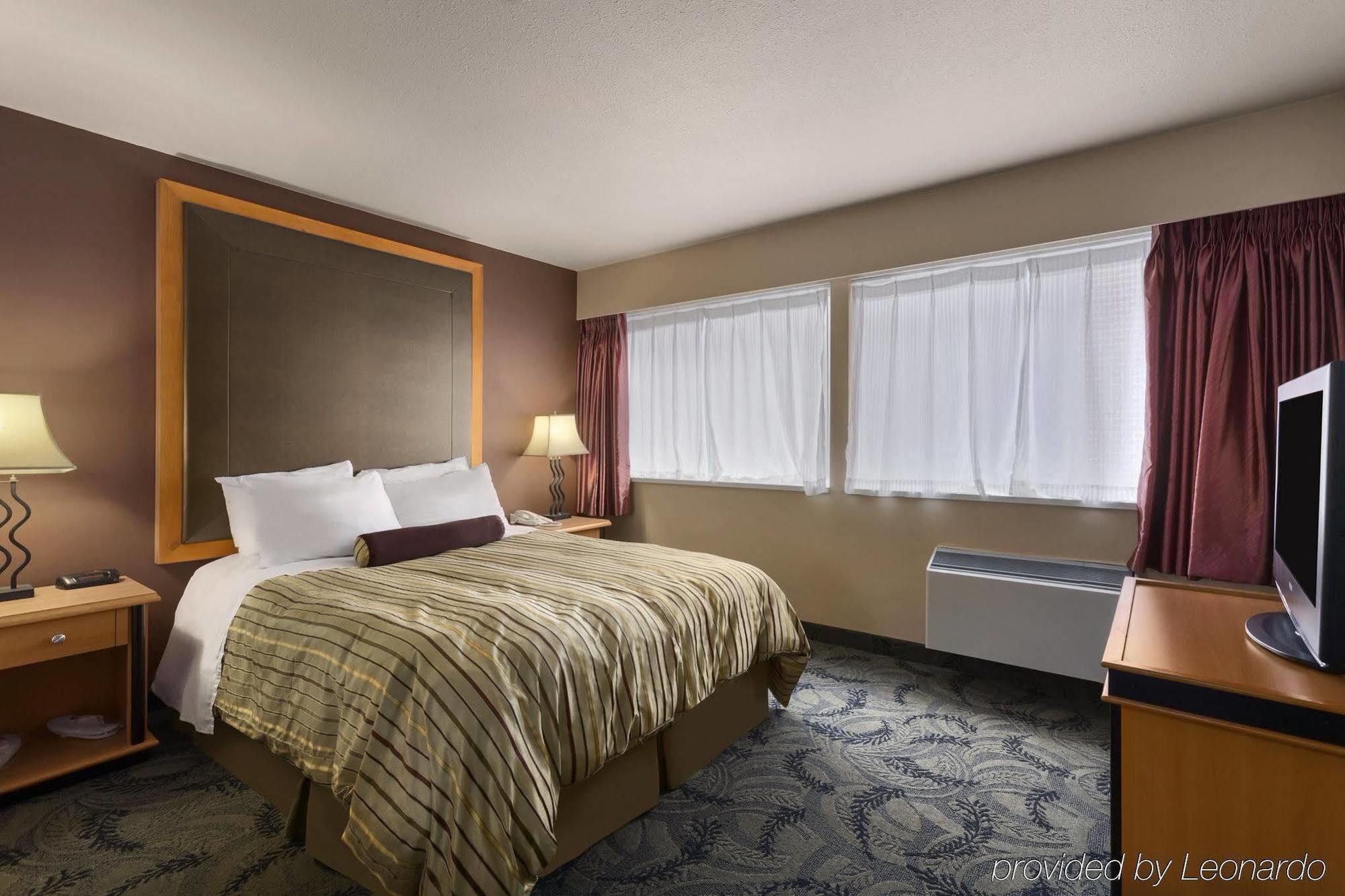 Poco Inn And Suites Hotel And Conference Center Port Coquitlam Buitenkant foto