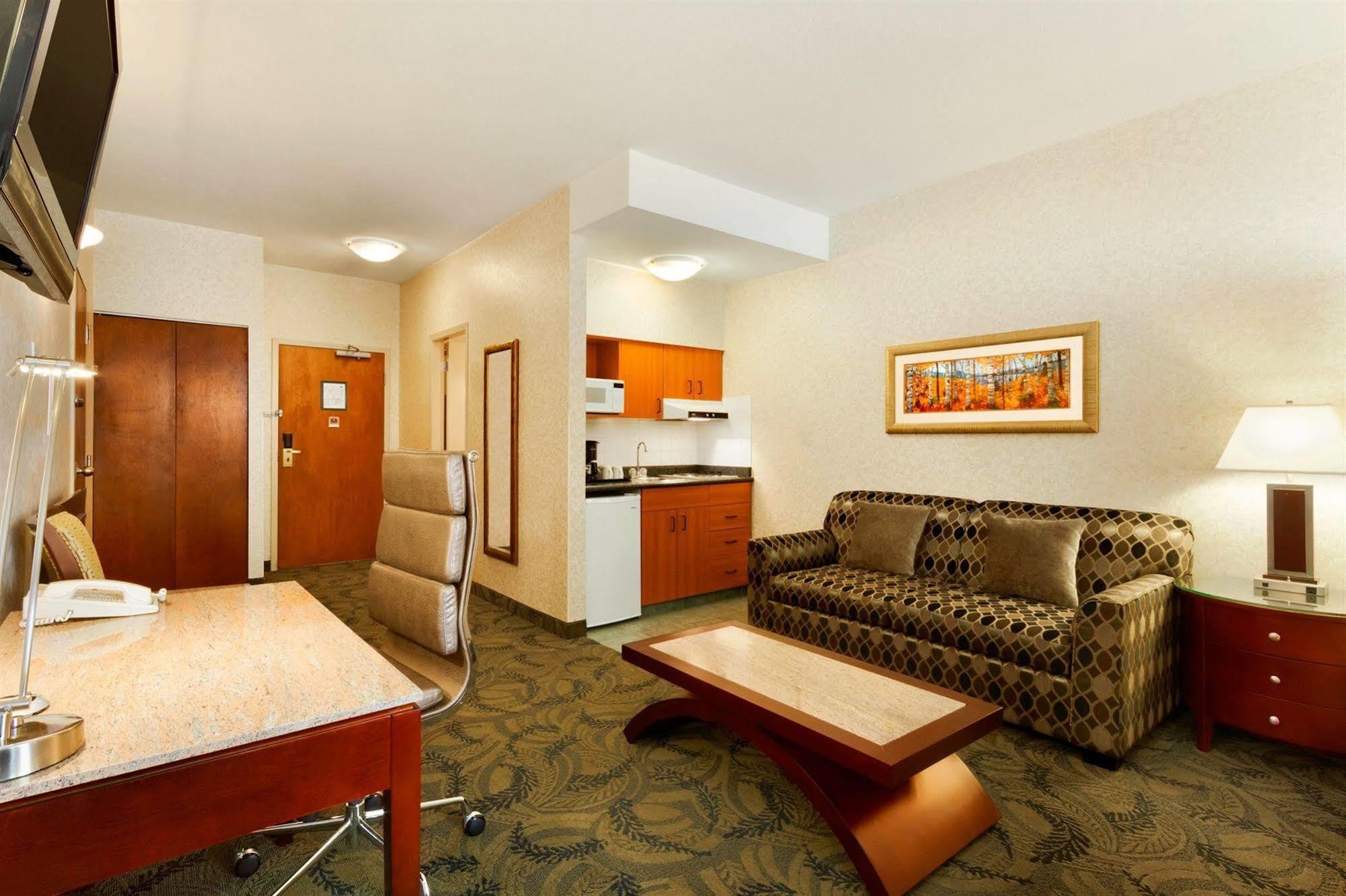 Poco Inn And Suites Hotel And Conference Center Port Coquitlam Buitenkant foto