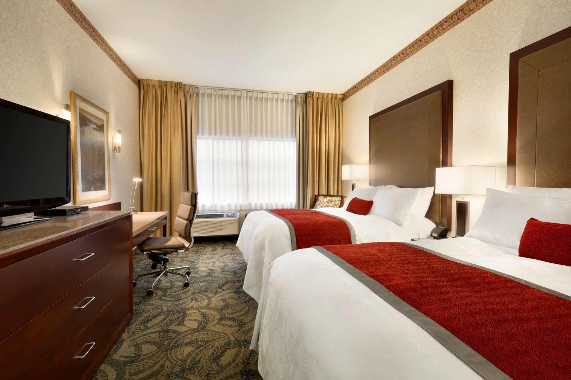 Poco Inn And Suites Hotel And Conference Center Port Coquitlam Buitenkant foto