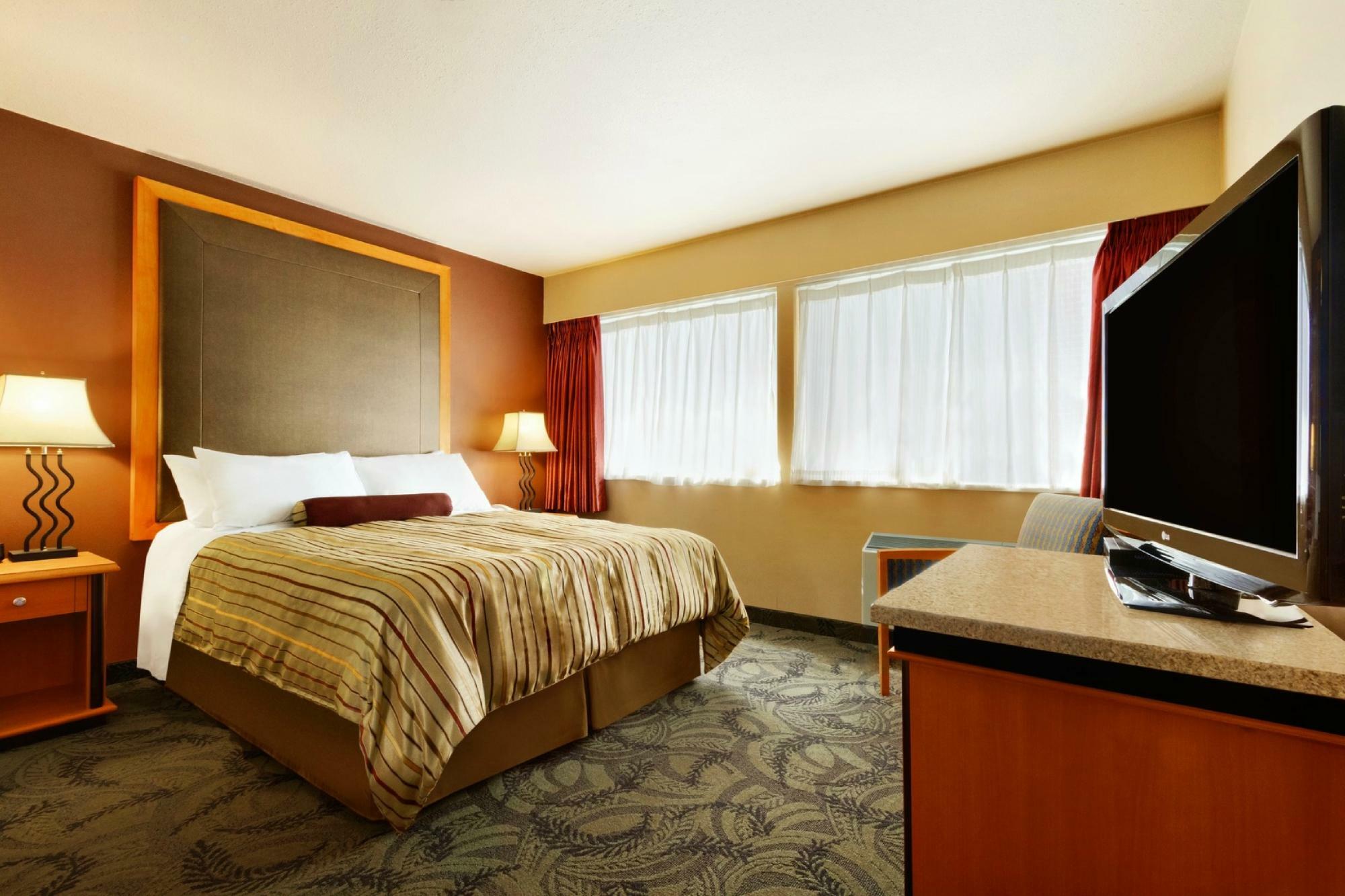 Poco Inn And Suites Hotel And Conference Center Port Coquitlam Buitenkant foto